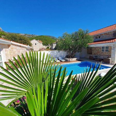 Apartments Lolita Bol Bagian luar foto