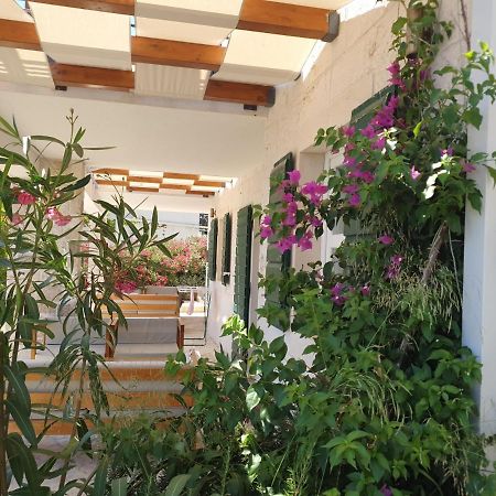 Apartments Lolita Bol Bagian luar foto
