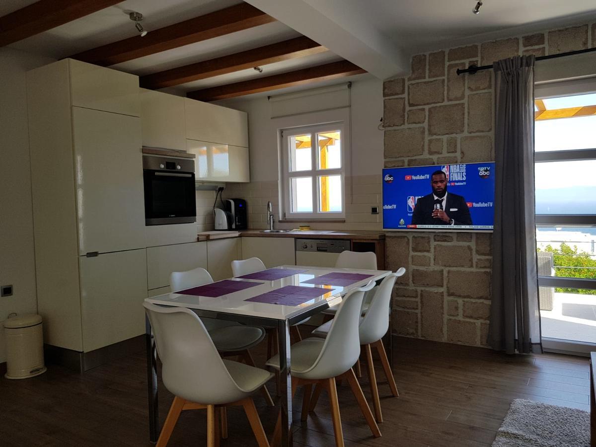 Apartments Lolita Bol Bagian luar foto