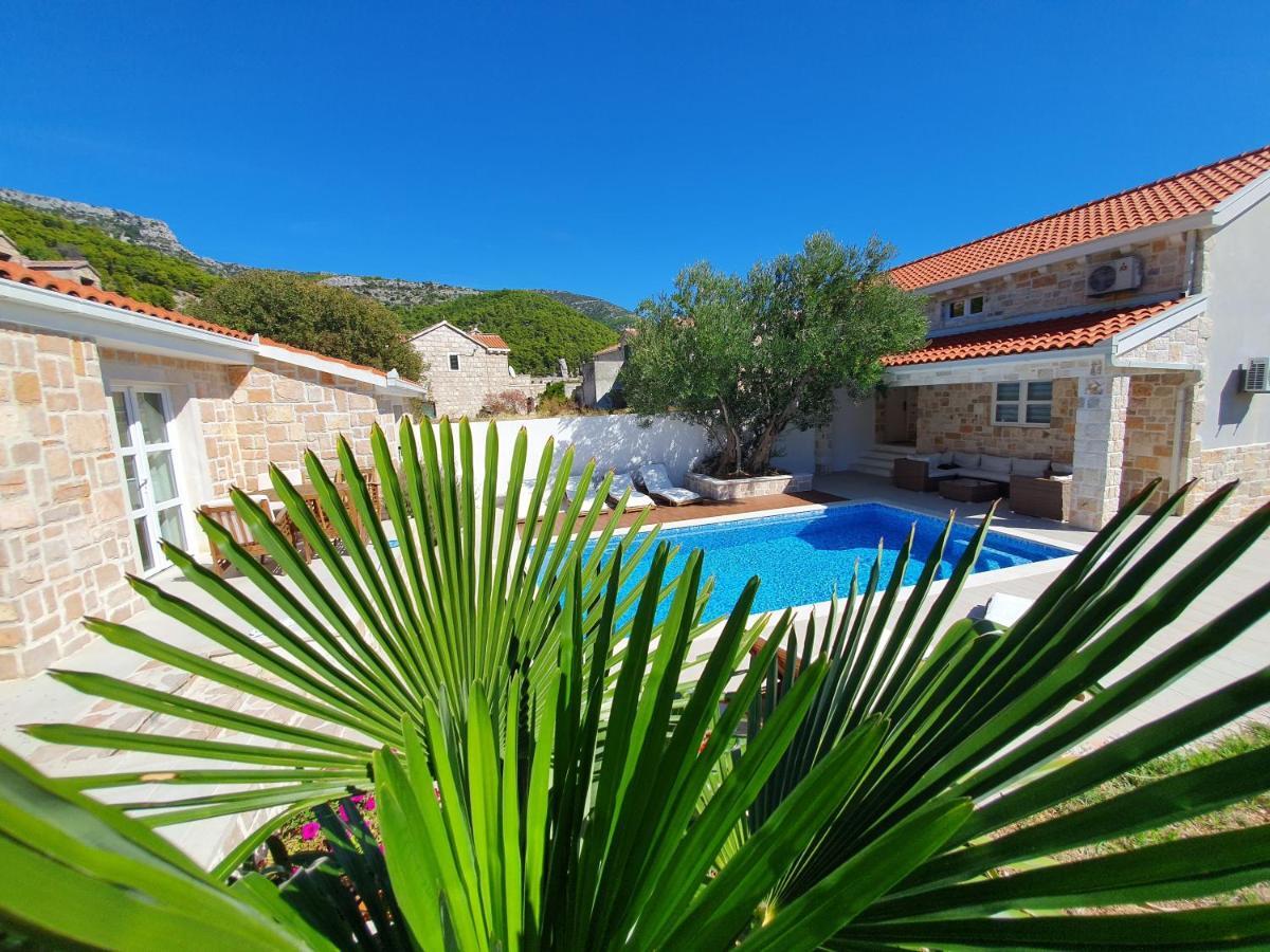 Apartments Lolita Bol Bagian luar foto