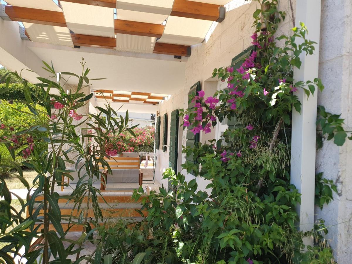 Apartments Lolita Bol Bagian luar foto